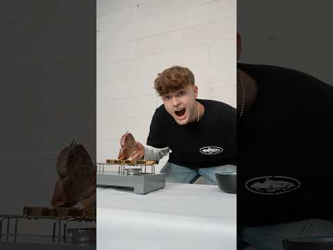 Das erste Steak auf Gold gebraten🏅😁 | Lewinray #shorts thumbnail