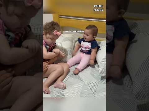 Cette petite sœur retrouve sa grande sœur en situation de handicap après 28 jours thumbnail