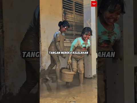Dua Adik ini Bersihkan Masjid Berlumpur, Alasannya Bikin Hati Tersentuh thumbnail