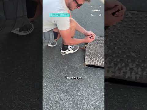 Saving A Stuck Bird 🥰 #animalrescue thumbnail