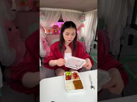 ¡La niña vive en esta pequeña caravana! 👧🚐 thumbnail