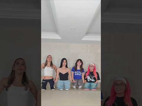 La mini macarena | • Liza Baez • thumbnail