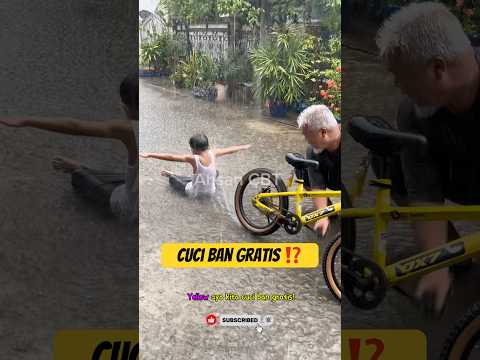 “Hujan Deras…Ahsan ngide Cuci Ban Gratis‼️”#shorts#sepeda thumbnail