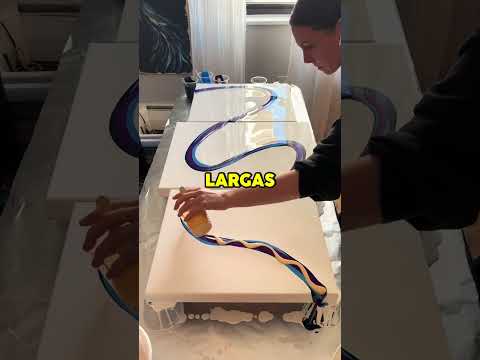 la ARTISTA del SECADOR pinta CUADROS con CALOR ?? #shorts #arte #calor #pintura #wow thumbnail