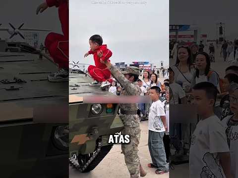 Cowok Tentara Baik Hati ini Akhirnya Wujudin Mimpi Anak Kecil ini Naik Tank! thumbnail