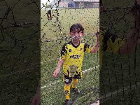 Mama Kaget Kaki Ara Sakit Dibantu Papa Longgarin Sepatu Ketukar Punya Dedek Lg Ltihan Sepak Bola?⚽ thumbnail