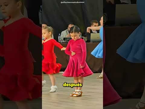 Esta Niña No Quería Bailar Sin Antes Comer 😂 thumbnail