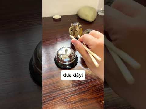 sóc nhỏ tranh giành thức ăn với bố thumbnail