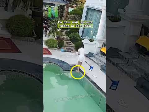 Cả năm mới lau nhà tưởng ai kéo chân thumbnail