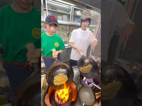 【夢の共演】2人の美人チャーハンマスター 東東 ジェンジェン & 山篠 ラーメン あのん Two Beautiful Fried Rice Masters thumbnail