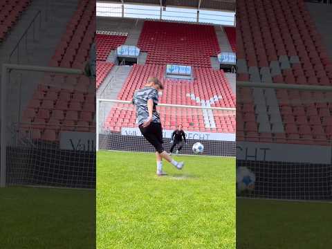PRO FOOTBALLERS VIRAL FREE KICKS!! thumbnail