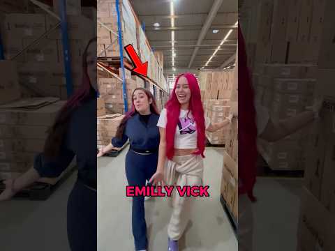 ELA TEM A SUA PRÓPRIA BONECA ? #Emillyvick thumbnail