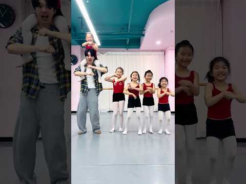 “误闯天家” #误闯天家 #dance #fyp #flexibility #trending #foryou #shorts thumbnail