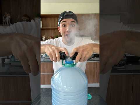 Exploté un garrafón con desodorante🤯💥😱 thumbnail
