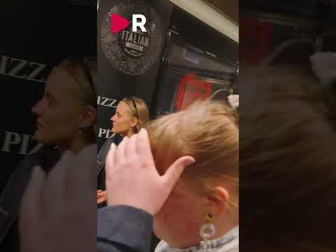 Vänsterpartiets pressekreterare Hanna Brolund konfronteras thumbnail