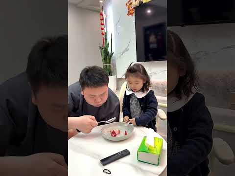 🎂😂 الأب سرق كعكة ابنته… فالبنت سرقت فلوسه بذكاء! 💸😆 thumbnail