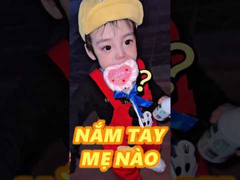 CON KHÔNG NẮM TAY MẸ HẢ? thumbnail