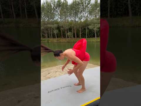 Vous Risquez juste de devenir acro 👀🙊 #tuto #backflip thumbnail