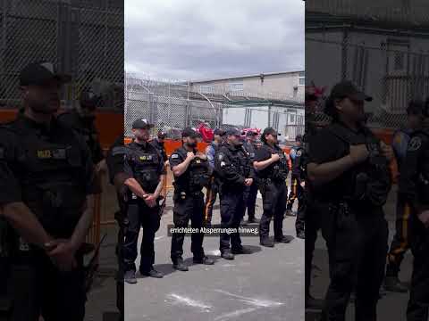 Pro- und Anti-ICE-Proteste eskalieren | DER SPIEGEL Shorts thumbnail