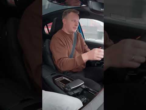 Testujemy potężne Renault na śliskiej nawierzchni! | Moto Kombat #shorts thumbnail