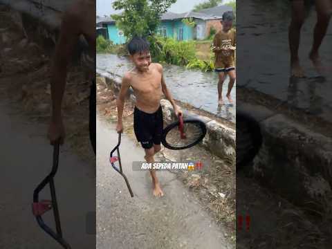 Ada sepeda patah?‼️#minivlog #bolang #petualagan #villagekidslife #survival #bermain thumbnail