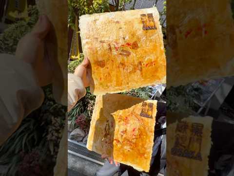 1톤 이상의 압력으로 누르는?! 오사카 돌과자 스톤스낵 Famous Fossil Snacks in Osaka - Japanese street food thumbnail