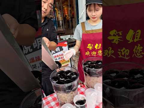 Biggest milk tea in China #china #food #chinesestreetfood thumbnail