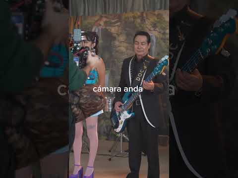 nosotros: 💐💘💃🏻🕺🏽 // el director: 🤬😈🫠 #humor #angelesazulesymariabecerra #detrasdecamaras thumbnail