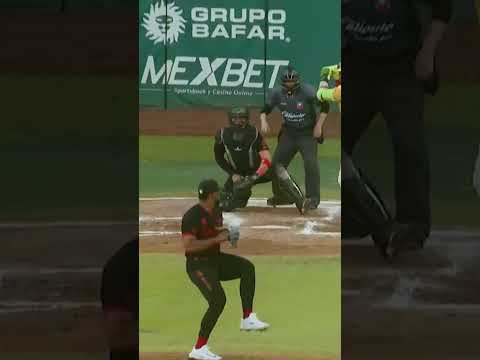 MOMENTOS DE TENSIÓN EN EL DIAMANTE... Duro golpe se lleva Julián Uriarte, catcher de Durango thumbnail