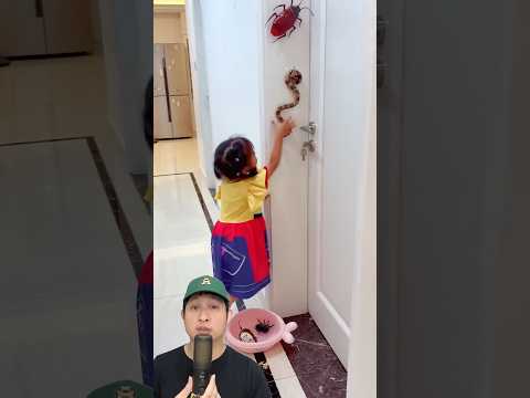 PAPA BANTUIN ADIK AMBIL KECOA DI TEMBOK‼️? @PresentHunt #remix #dubbing #trending thumbnail