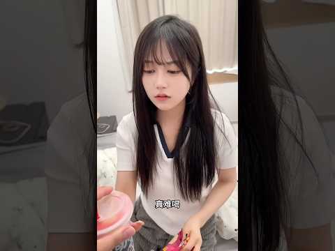 雄狮正在巡查他的领地 thumbnail