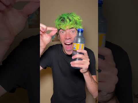 Truco increible con la botella!😳 thumbnail