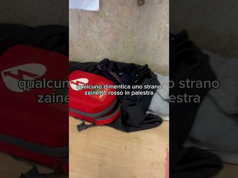 Qualcuno ha dimenticato uno strano zaino rosso in Palestra thumbnail