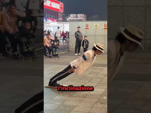 Questo FINTO è meglio di Michael Jackson?🤯 thumbnail