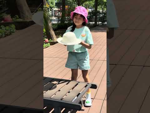 LNS - Chị gái tốt bụng, Tìm nón cho em gái || Kind girl, find hat for my sister #shorts thumbnail