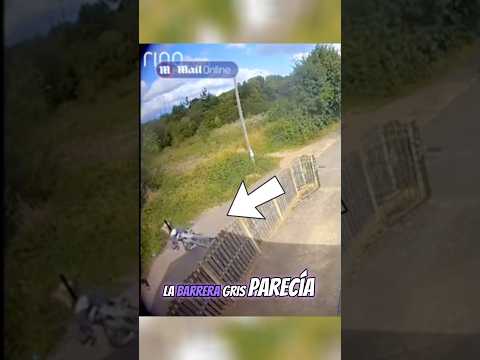 La verdadera identidad de la barrera completamente invisible 😱 #Dashcam #AccidenteDeTráfico thumbnail