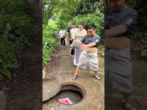¡Lanzaron basura al desagüe… y luego pasó ESTO! 😱🗑️🚫 thumbnail