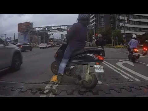 【車禍影片】台灣交通be like:（2026.05.14 新竹縣竹北市中華路與興隆路一段口 thumbnail