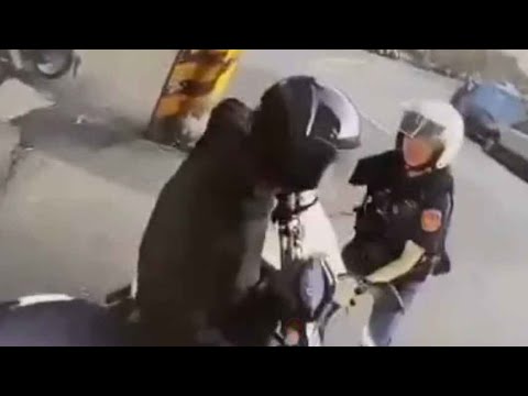 英勇女警，逮捕毒駕 thumbnail