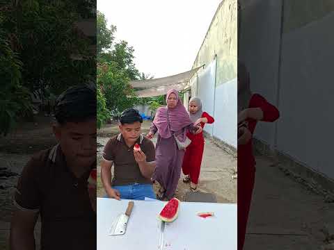 abang pelit banget ke nenek !!! thumbnail