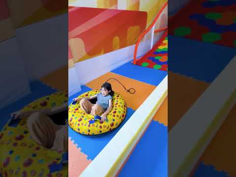 CCT - Chơi trượt phao cầu vồng || Play on the inflatable rainbow slide. thumbnail