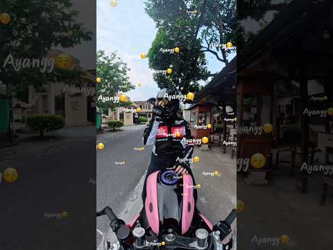 Tag temen kalian yg suka caper? #silvadmy #ladybiker #r25pink thumbnail