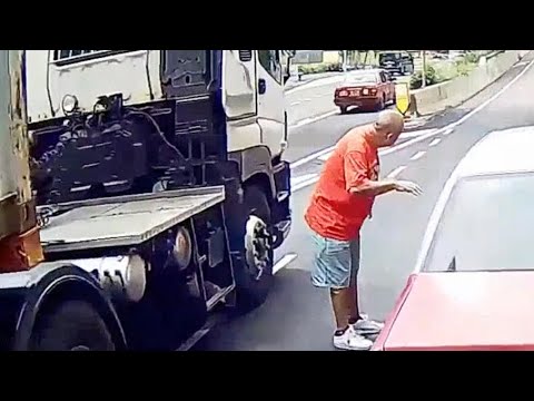 車CAM直擊 - 係呢個世代竟然仲有司機要落車問路? thumbnail