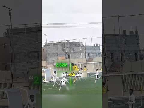 Vì sao cú nhảy phi thường của Ronaldo khiến con trai anh kinh ngạc? #shorts  #ronaldo #viral thumbnail