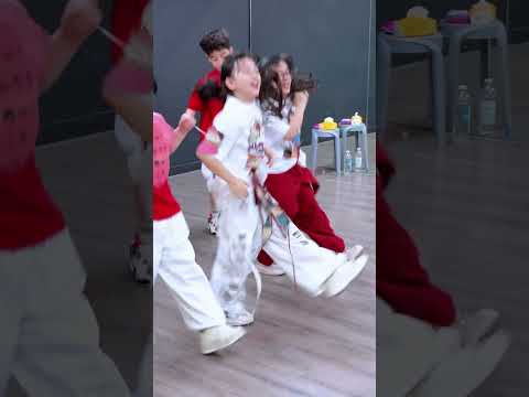 Follow us #dance #lecirque #day #nhay #minhx thumbnail