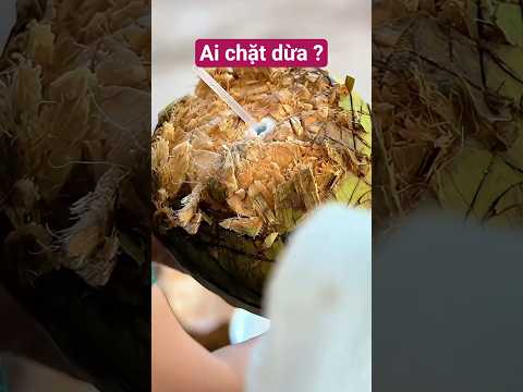 Khi 𝐁𝐨𝐲 𝐌𝐨𝐧𝐠 𝐌𝐚𝐧𝐡 Chặt Dừa 😨 #shorts #tonytv thumbnail