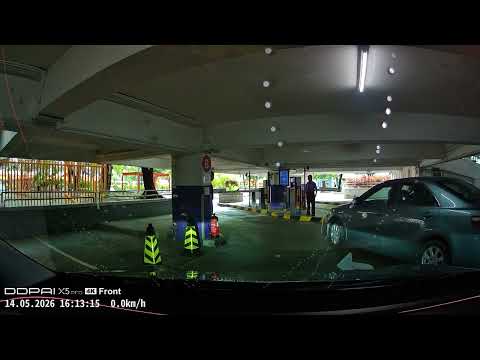 車CAM直擊 - 自私友為停車場錢爭詏塞住出入口十分鐘 最後仲衝埋燈 thumbnail