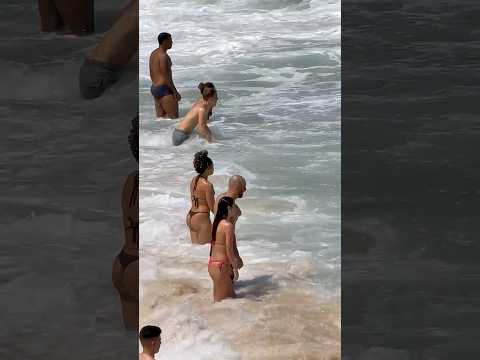 ?? Arpoador Beach A Warm Day thumbnail