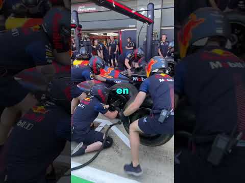 POR ESTO LOS PILOTOS DE FÓRMULA 1 NO SE BAJAN DEL COCHE!! 😯 thumbnail