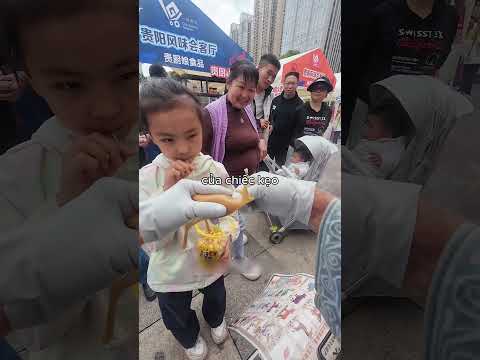 anh chàng này đã tạo hình cho chiếc kẹo và tặng cho cô bé thumbnail
